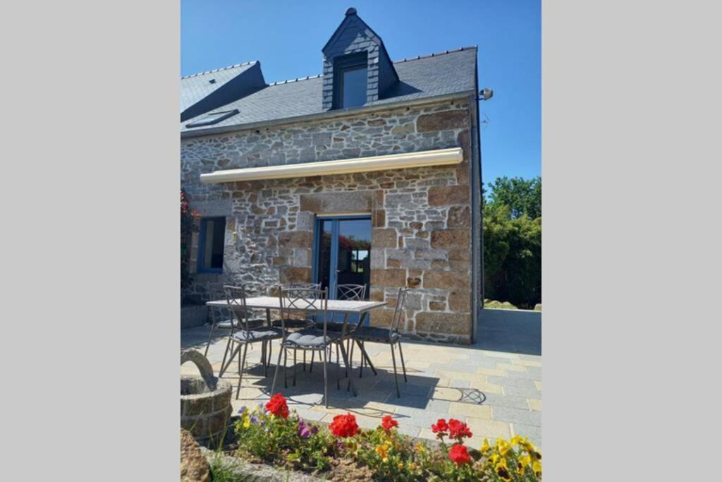 La Maison Bleue Saint-Sauveur-des-Landes Exterior foto
